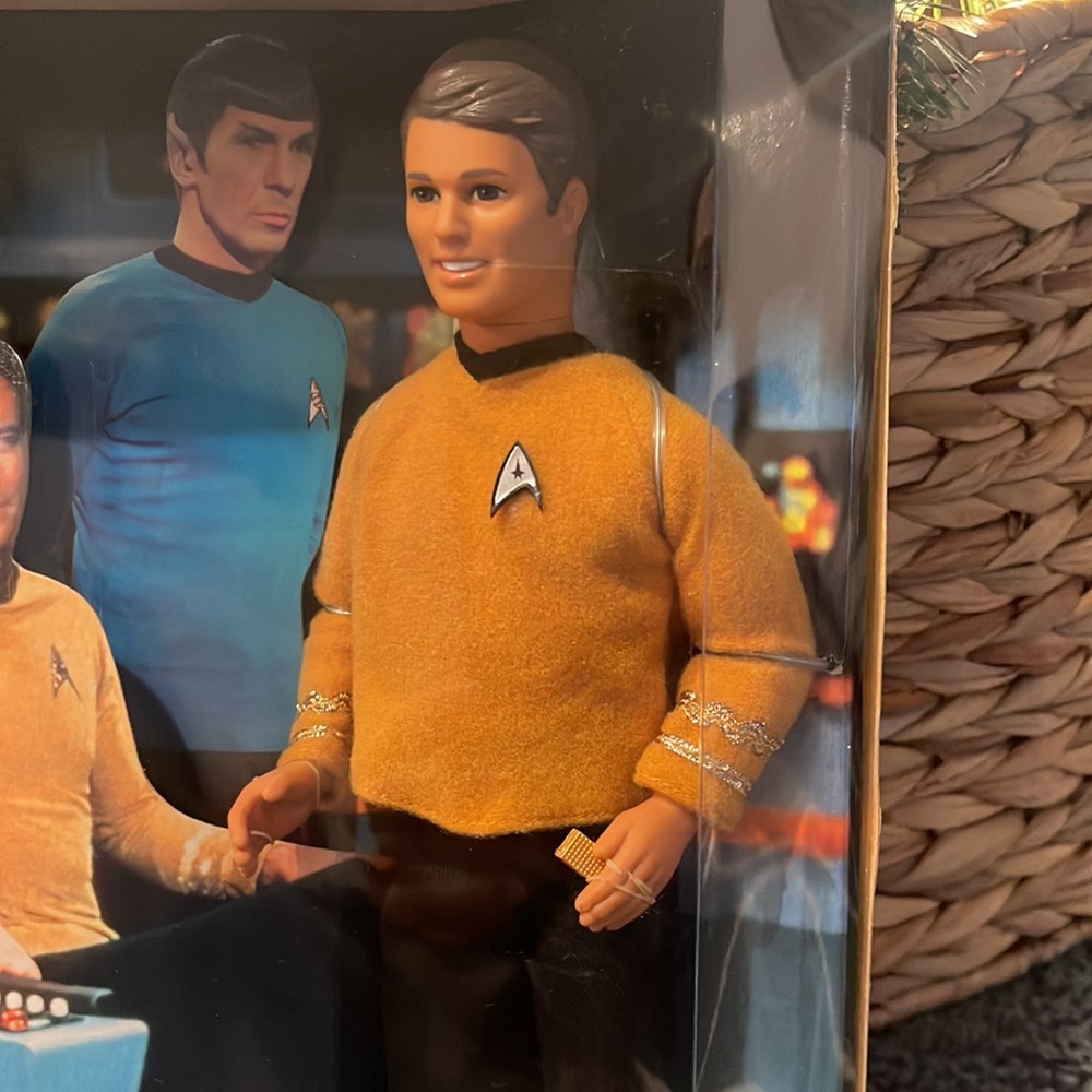 Star Trek Barbie and Ken - Picture 4 of 4